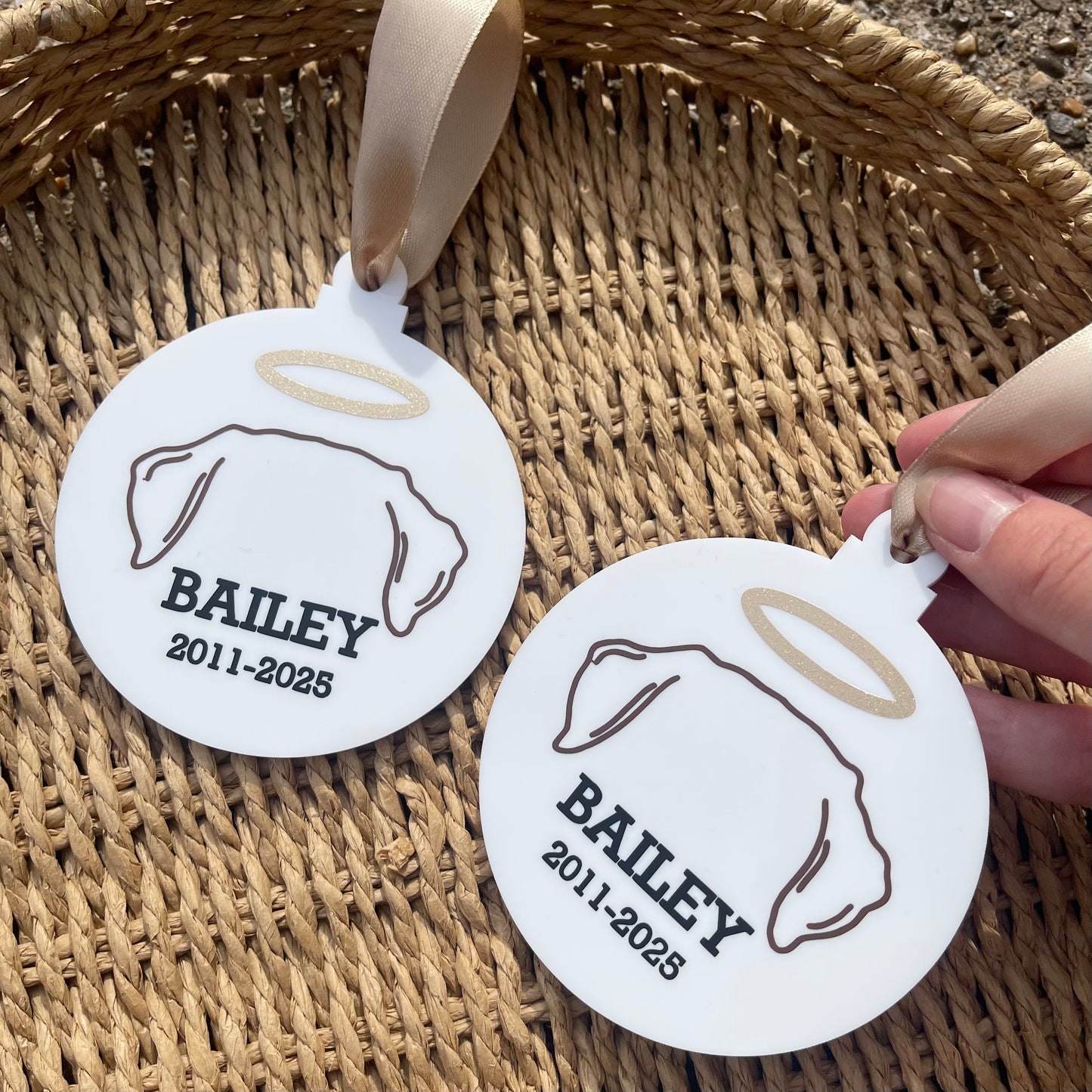 Dog head silhouette decoration / memorial