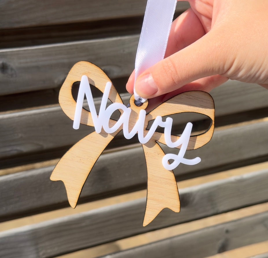 Bow tree decoration, Oak / Acrylic mix