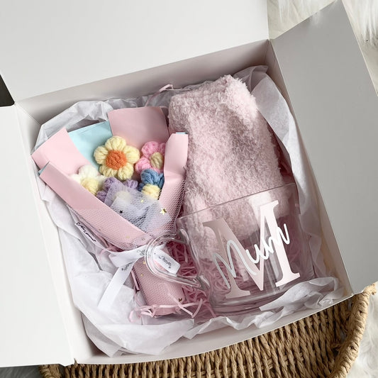 3-Piece Mother’s Day gift set with flower bouquet (other colours available)