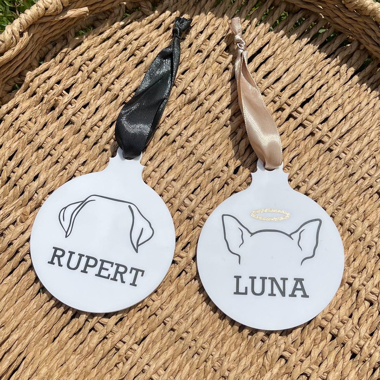 Dog head silhouette decoration / memorial