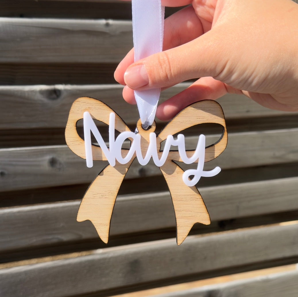 Bow tree decoration, Oak / Acrylic mix